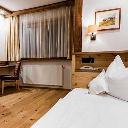 Garni Hotel Rosengarten B&B Selva di Val Gardena Zewnętrze zdjęcie