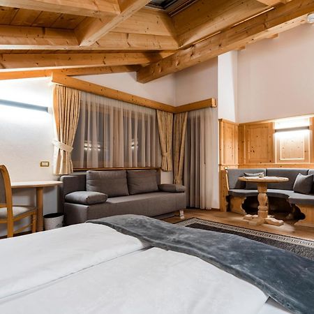 Garni Hotel Rosengarten B&B Selva di Val Gardena Zewnętrze zdjęcie