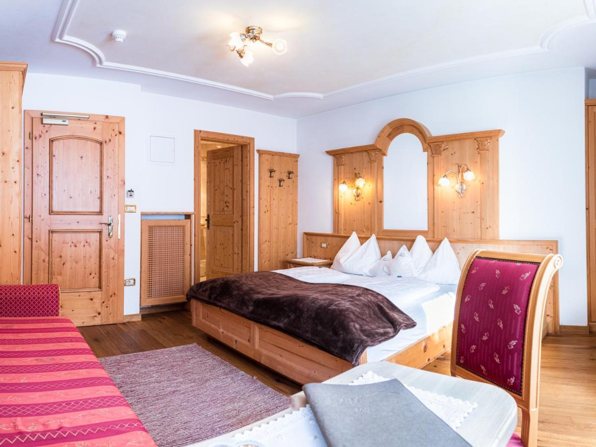 Garni Hotel Rosengarten B&B Selva di Val Gardena Zewnętrze zdjęcie