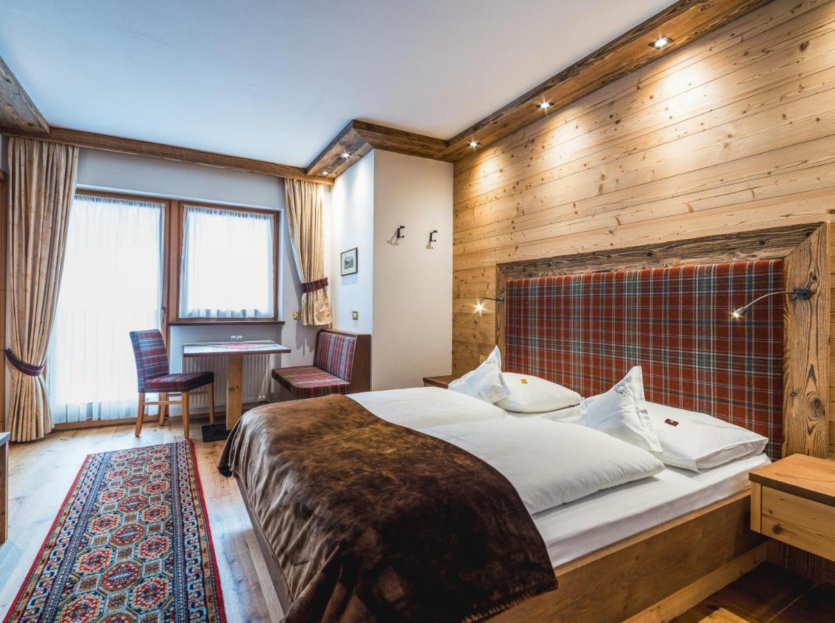 Garni Hotel Rosengarten B&B Selva di Val Gardena Zewnętrze zdjęcie