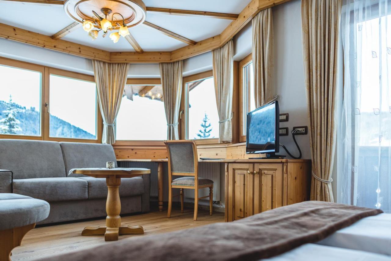 Garni Hotel Rosengarten B&B Selva di Val Gardena Zewnętrze zdjęcie