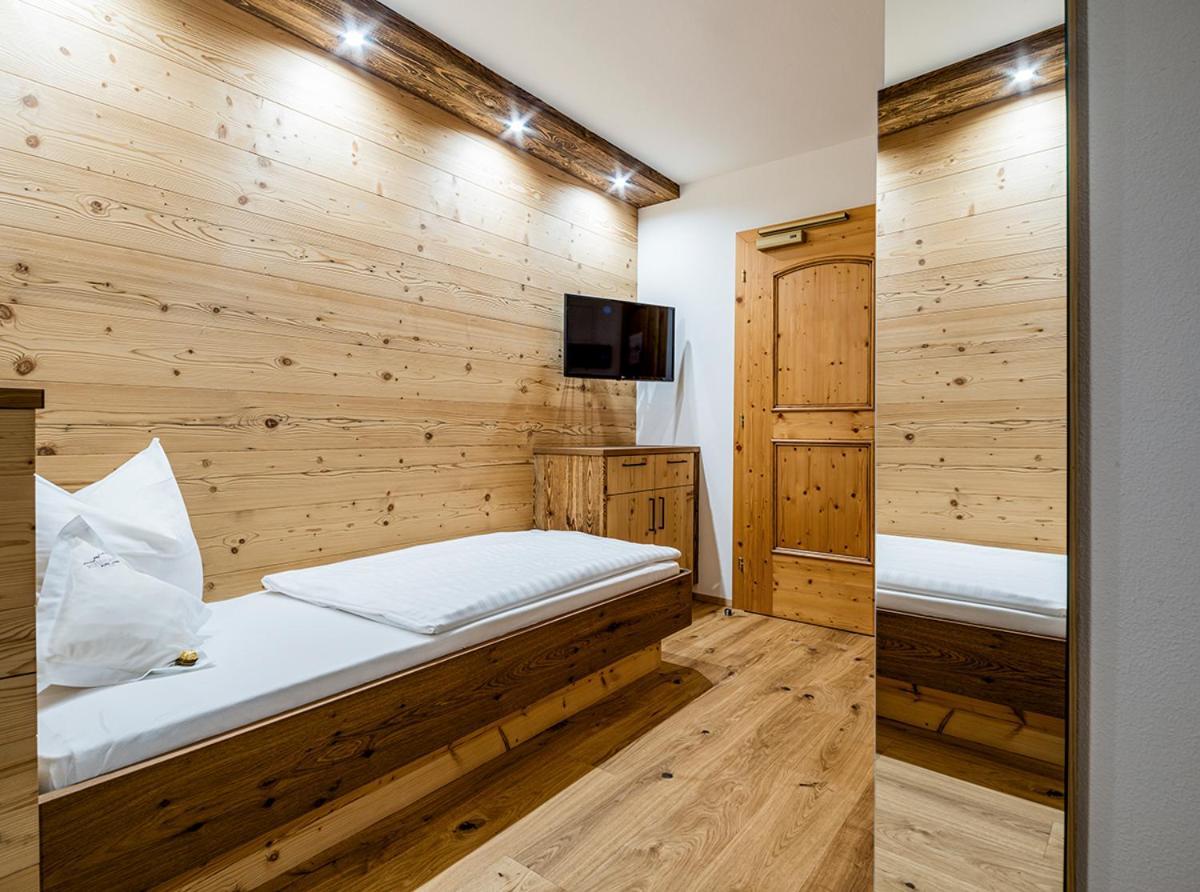 Garni Hotel Rosengarten B&B Selva di Val Gardena Zewnętrze zdjęcie