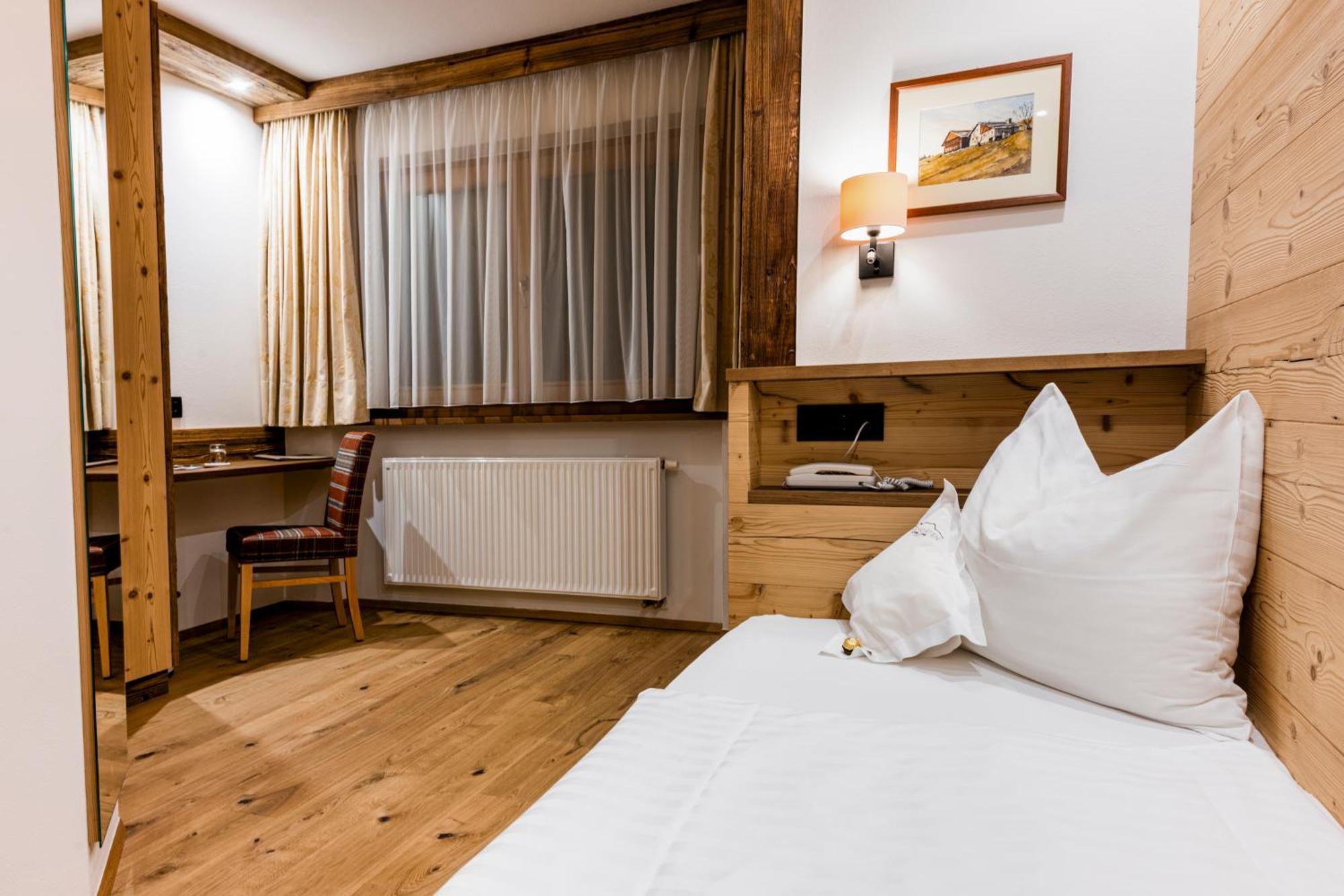 Garni Hotel Rosengarten B&B Selva di Val Gardena Zewnętrze zdjęcie