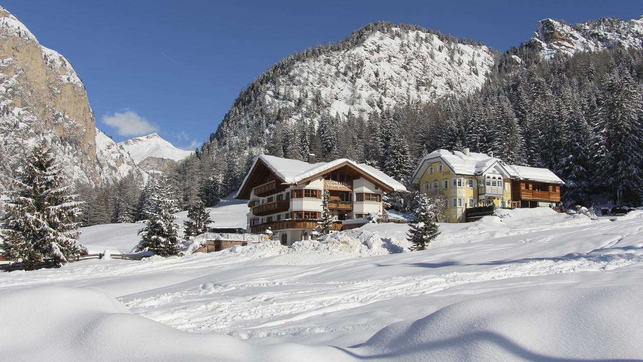 Garni Hotel Rosengarten B&B Selva di Val Gardena Zewnętrze zdjęcie